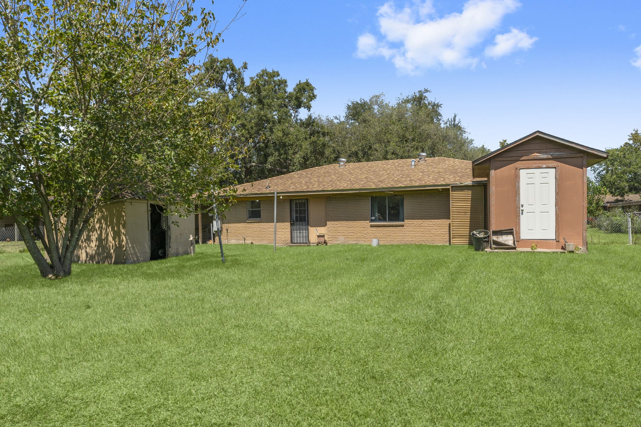814 Isetta Lane Houston, TX 77060 - Photo 26 of 30 a front view of a house with a garden