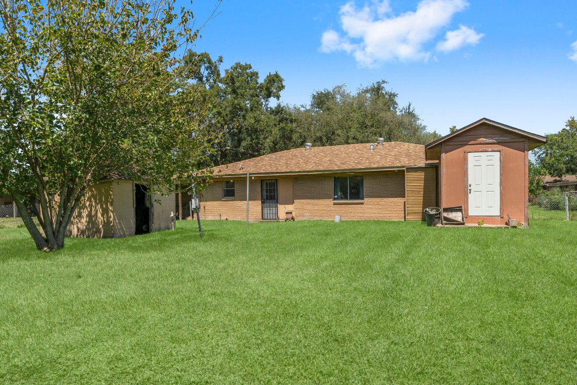 814 Isetta Lane Houston, TX 77060 - Photo 26 of 30 a front view of a house with a garden