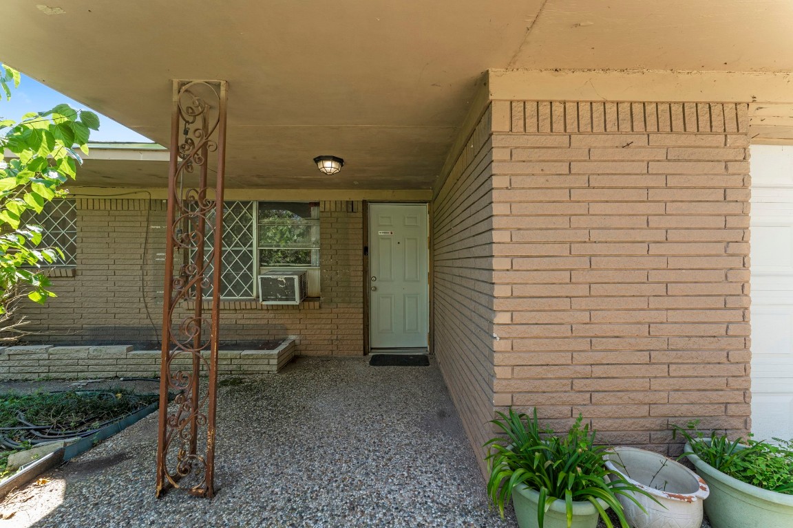 814 Isetta Lane Houston, TX 77060 - Photo 3 of 30 a view of a balcony