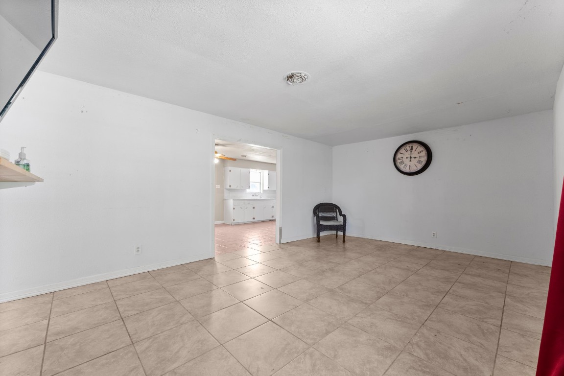 814 Isetta Lane Houston, TX 77060 - Photo 10 of 30 a view of an empty room with a window