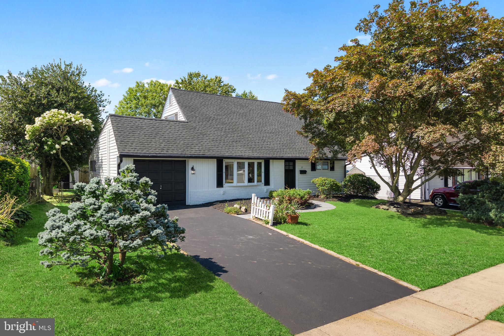 57 Middle Road Levittown, PA 19056 - Photo 2 of 26