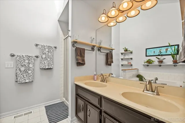 $425,000 | 92 Red Fox Run, Montgomery, IL 60538