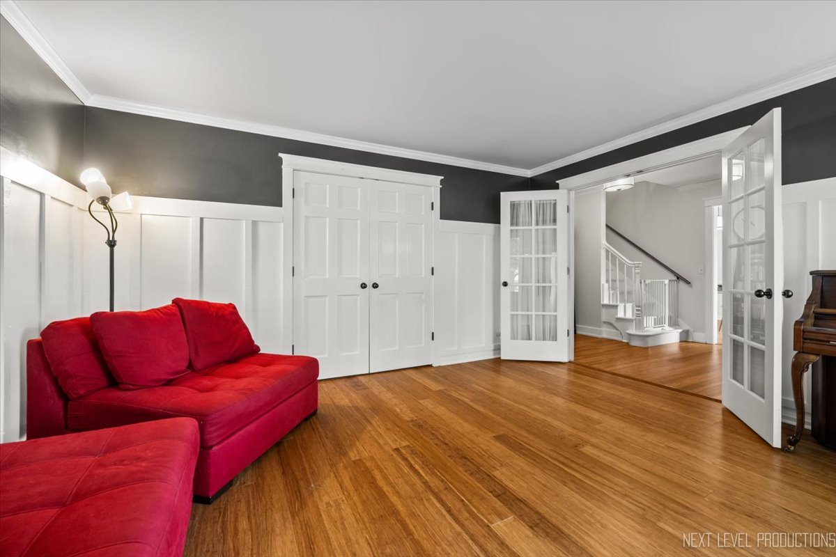 92 Red Fox Run Montgomery, IL 60538 - Photo 5 of 25 a living room with furniture and a wooden floor