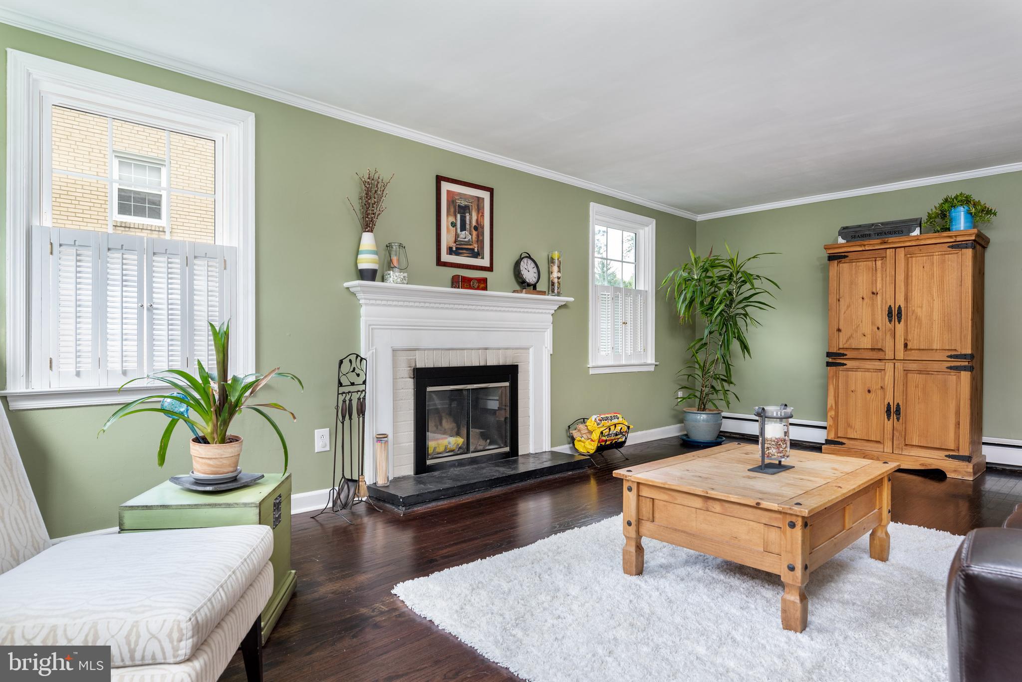 521 Paddock Road Havertown, PA 19083 - Photo 4 of 32 Living Room.