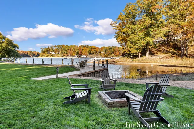 $2,185,000 | 18886 Greenwood Court, Spring Lake, MI 49456