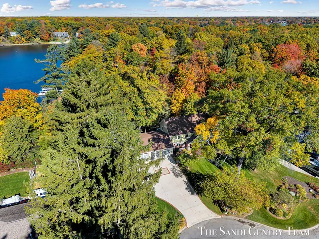 $2,185,000 | 18886 Greenwood Court, Spring Lake, MI 49456