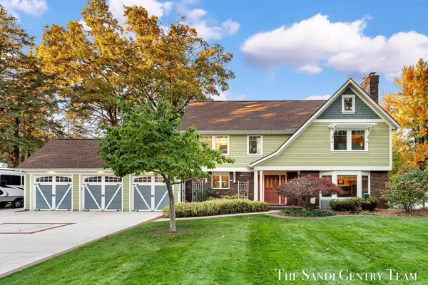 $1,999,900 | 18886 Greenwood Court, Spring Lake, MI 49456