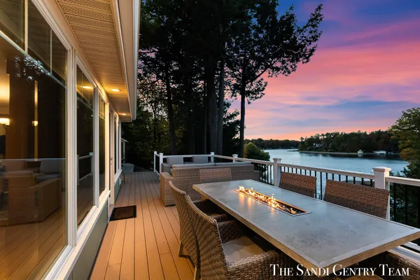 $1,999,900 | 18886 Greenwood Court, Spring Lake, MI 49456