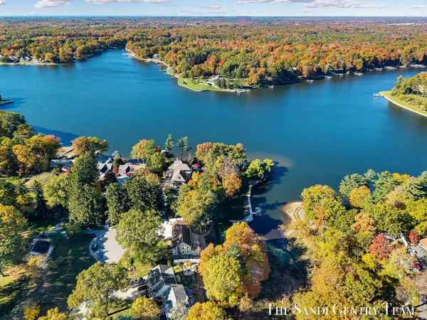 $1,999,900 | 18886 Greenwood Court, Spring Lake, MI 49456