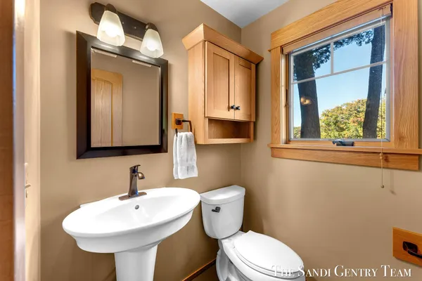 $1,999,900 | 18886 Greenwood Court, Spring Lake, MI 49456