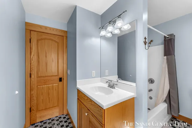 $2,185,000 | 18886 Greenwood Court, Spring Lake, MI 49456