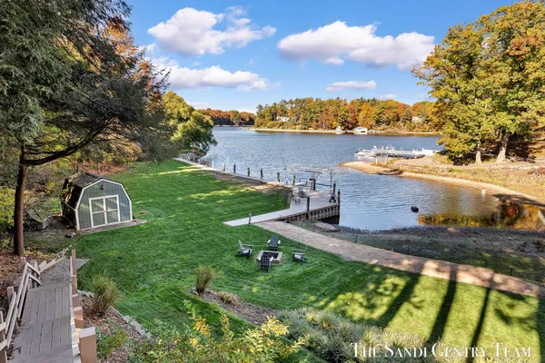 $1,999,900 | 18886 Greenwood Court, Spring Lake, MI 49456