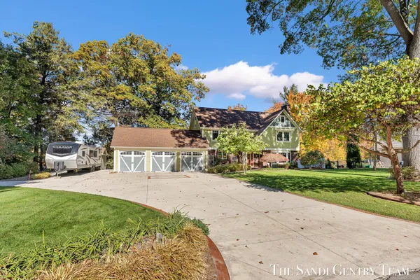 $1,999,900 | 18886 Greenwood Court, Spring Lake, MI 49456