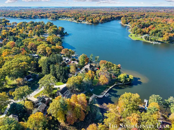 $1,999,900 | 18886 Greenwood Court, Spring Lake, MI 49456