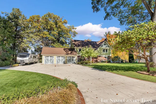 $2,185,000 | 18886 Greenwood Court, Spring Lake, MI 49456