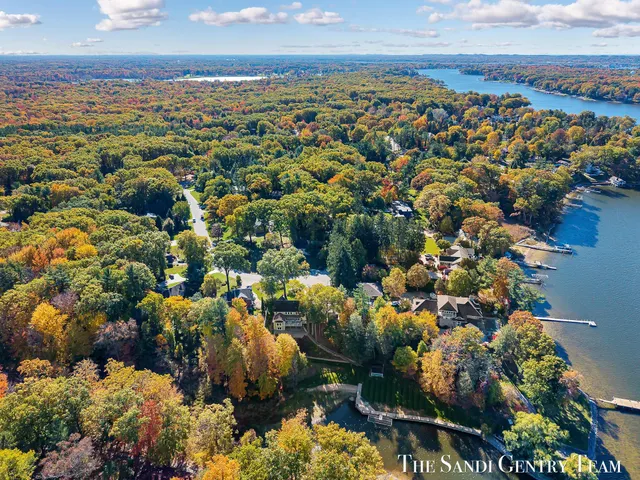 $2,185,000 | 18886 Greenwood Court, Spring Lake, MI 49456