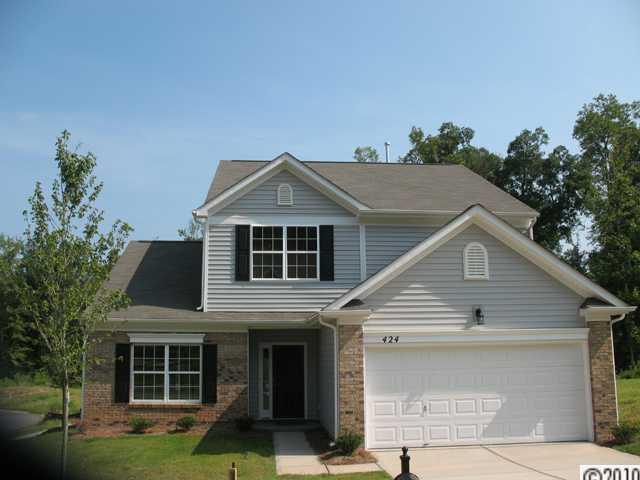 424 Rook Road Charlotte, NC 28216 - Photo 2 of 6 a front view of a house with garden