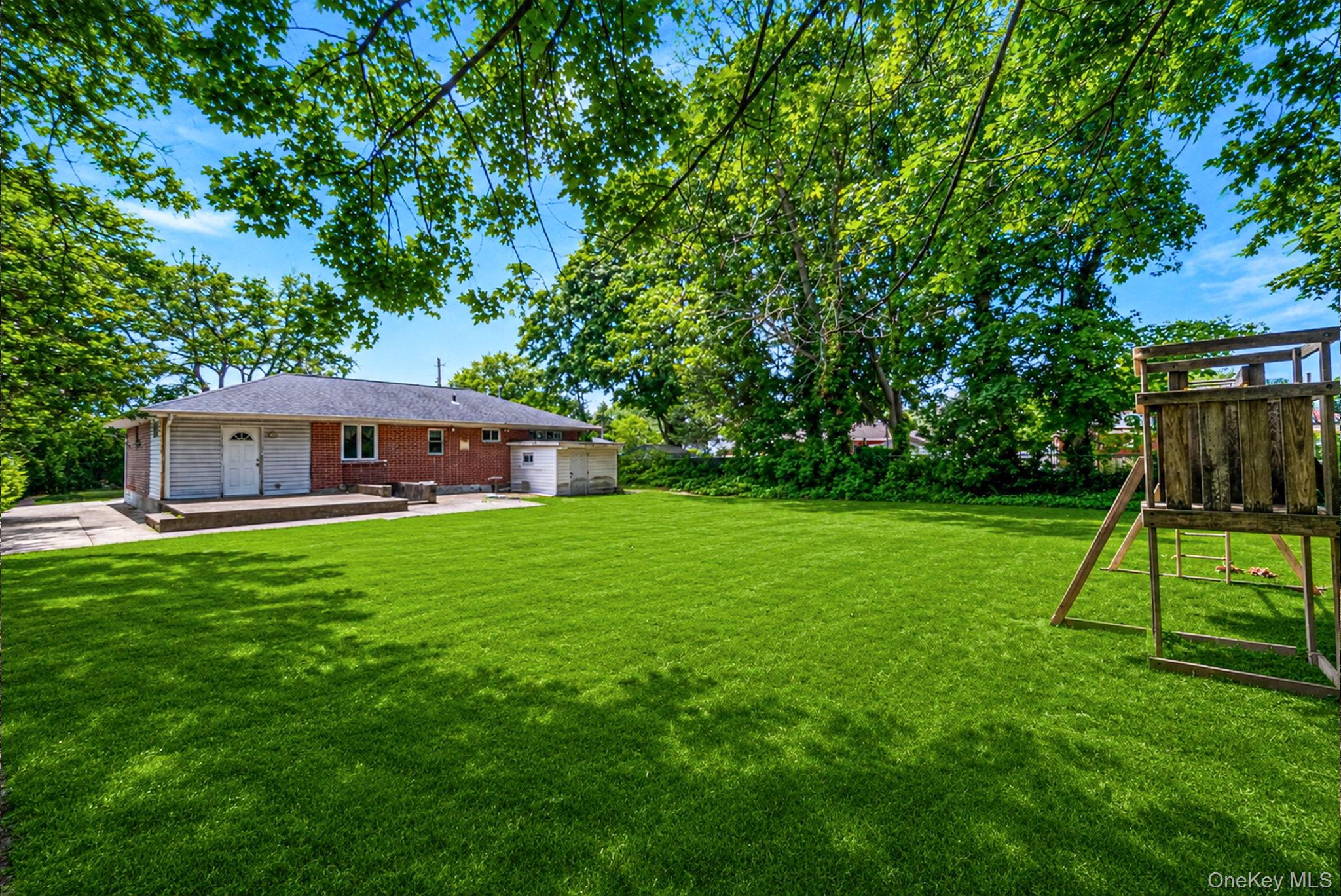 9 Standish Road Brentwood, NY 11717 - Photo 5 of 24