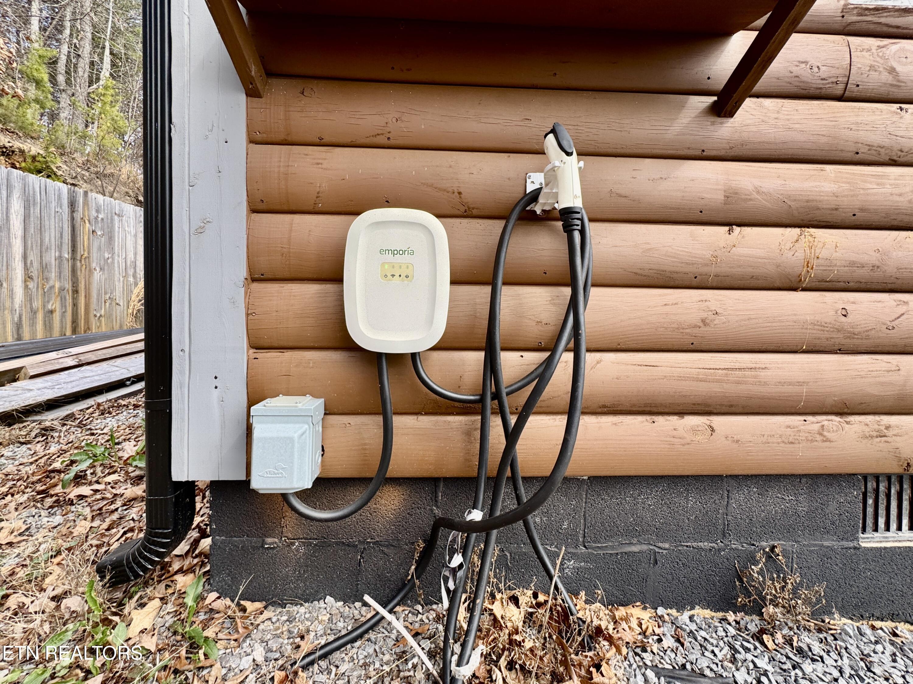 1908 Inskip Lane Dandridge, TN 37725 - Photo 12 of 47 12