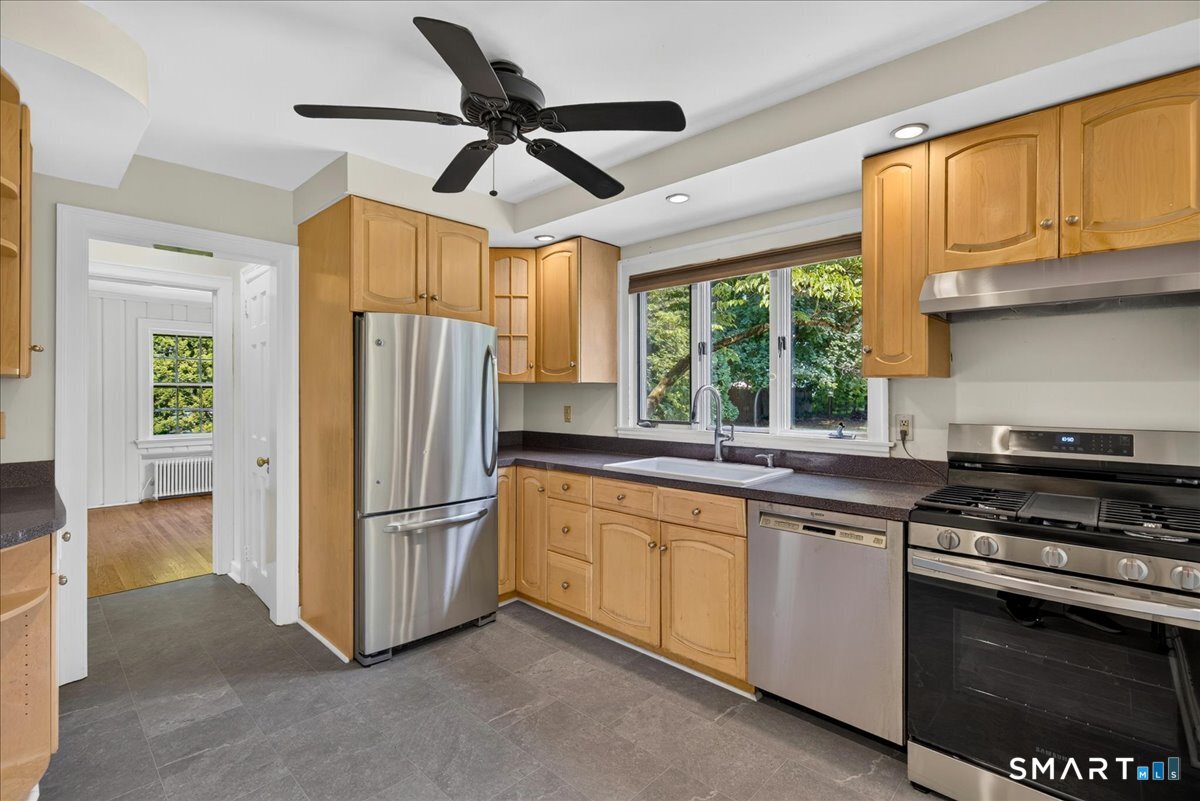 58 Myra Road Hamden, CT 06517 - Photo 11 of 38