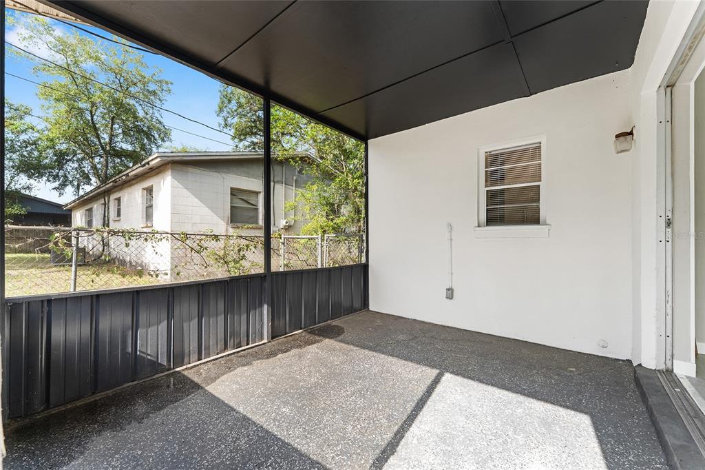 919 Southeast 19th Street Gainesville, FL 32641 - Photo 33 of 50 a view of backyard with large tree