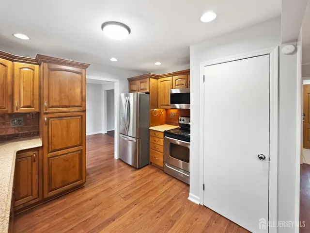 $616,000 | 38 Warrenville Road, Middlesex, NJ 08846