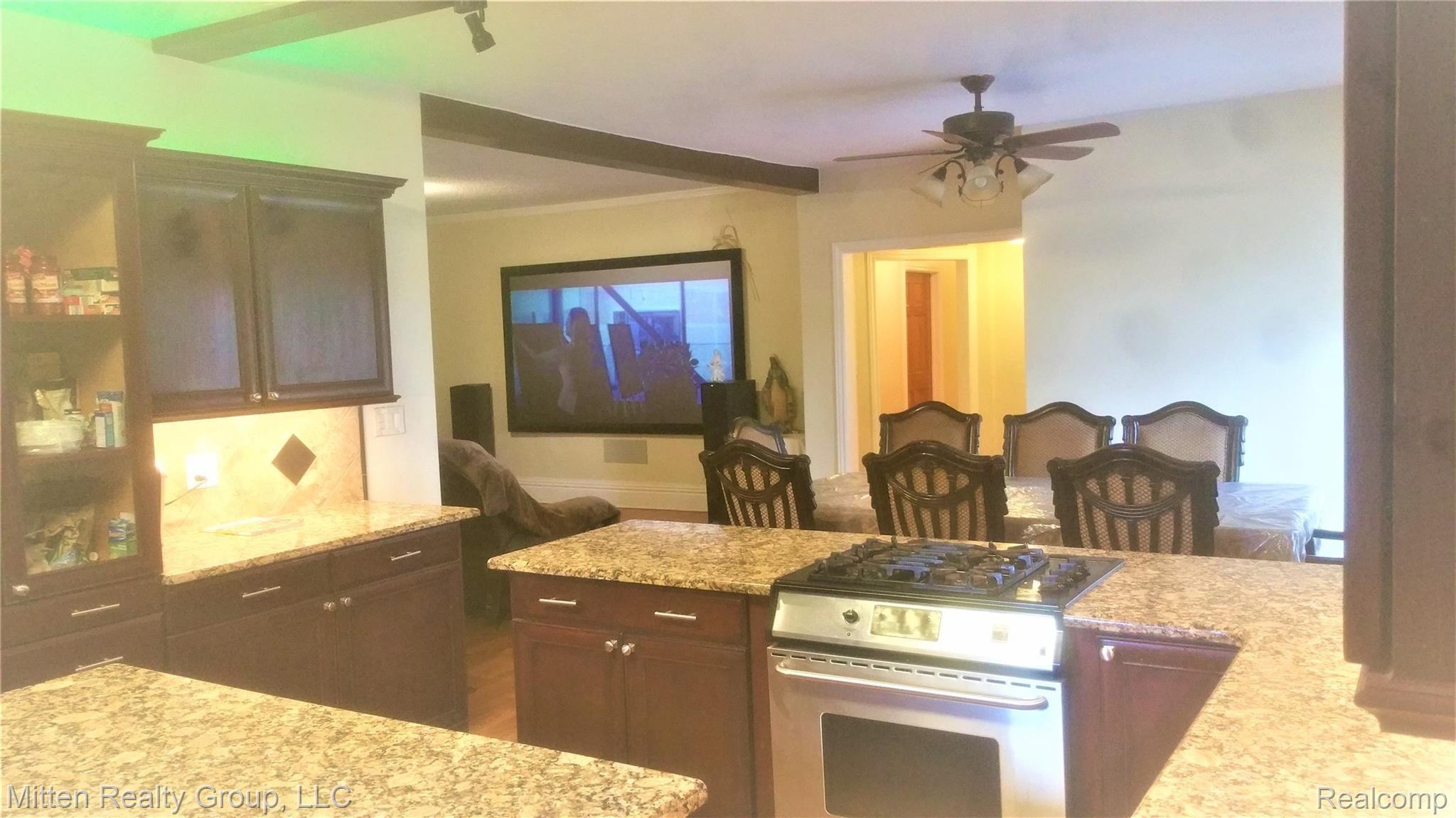 2086 South Elba Road Lapeer, MI 48446 - Photo 16 of 51 10.9 Kitchen view