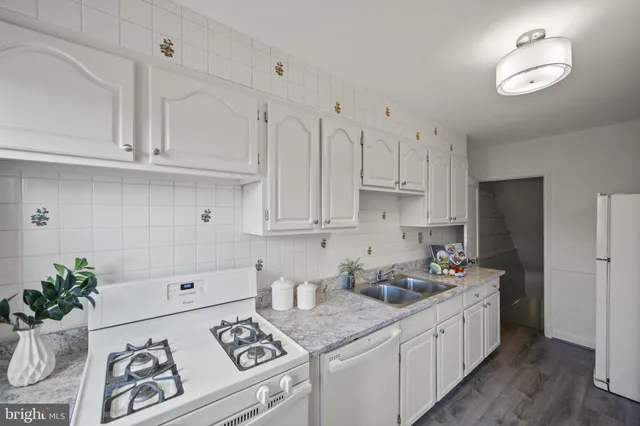 $300,000 | 36 Darrow Drive, Baltimore, MD 21228