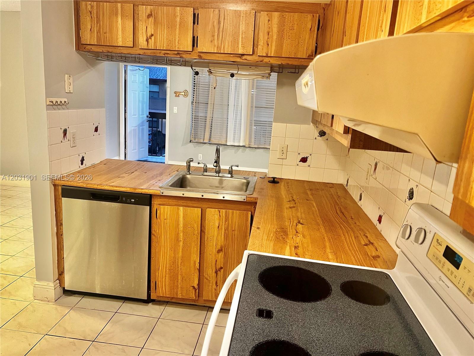 10002 Winding Lake Road, Unit 203 Sunrise, FL 33351 - Photo 6 of 15