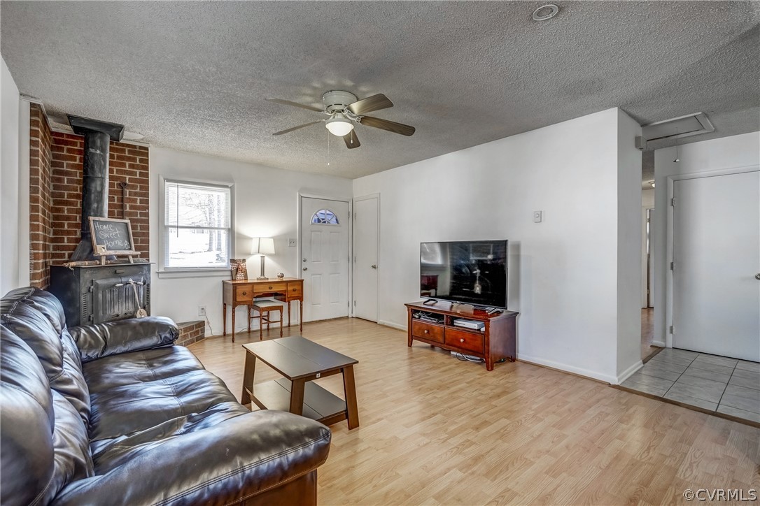 412 Queensway Road Chesterfield, VA 23236 - Photo 24 of 39 a living room with furniture and a flat screen tv