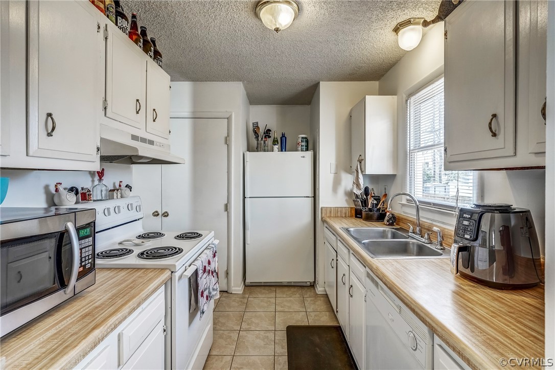 412 Queensway Road Chesterfield, VA 23236 - Photo 29 of 39 a kitchen with stainless steel appliances granite countertop a refrigerator stove sink and a dishwasher