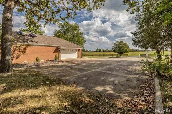 $625,000 | 21355 A County Road 5-406, Lebanon, MO 65536