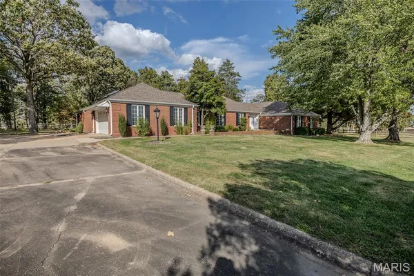 $625,000 | 21355 A County Road 5-406, Lebanon, MO 65536