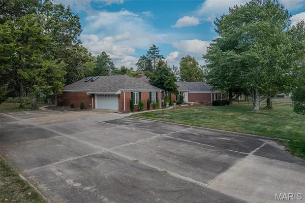 $625,000 | 21355 A County Road 5-406, Lebanon, MO 65536