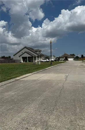 $55,000 | 20 Mary Ann Place, Gretna, LA 70053