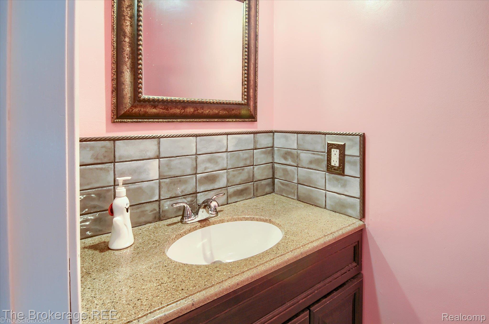 732 E. Grand Blanc Rd. Grand Blanc, MI 48439 - Photo 11 of 31 26-Housefoto_3008954-HDR(5).jpg