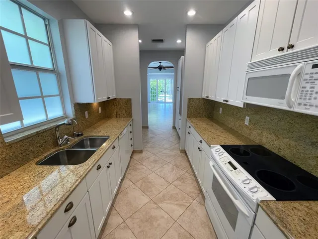 a view of an entrance of the house