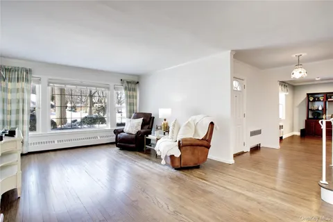 $1,225,000 | 27 Avalon Road, Garden City, NY 11530