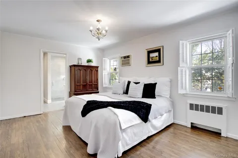 $1,225,000 | 27 Avalon Road, Garden City, NY 11530