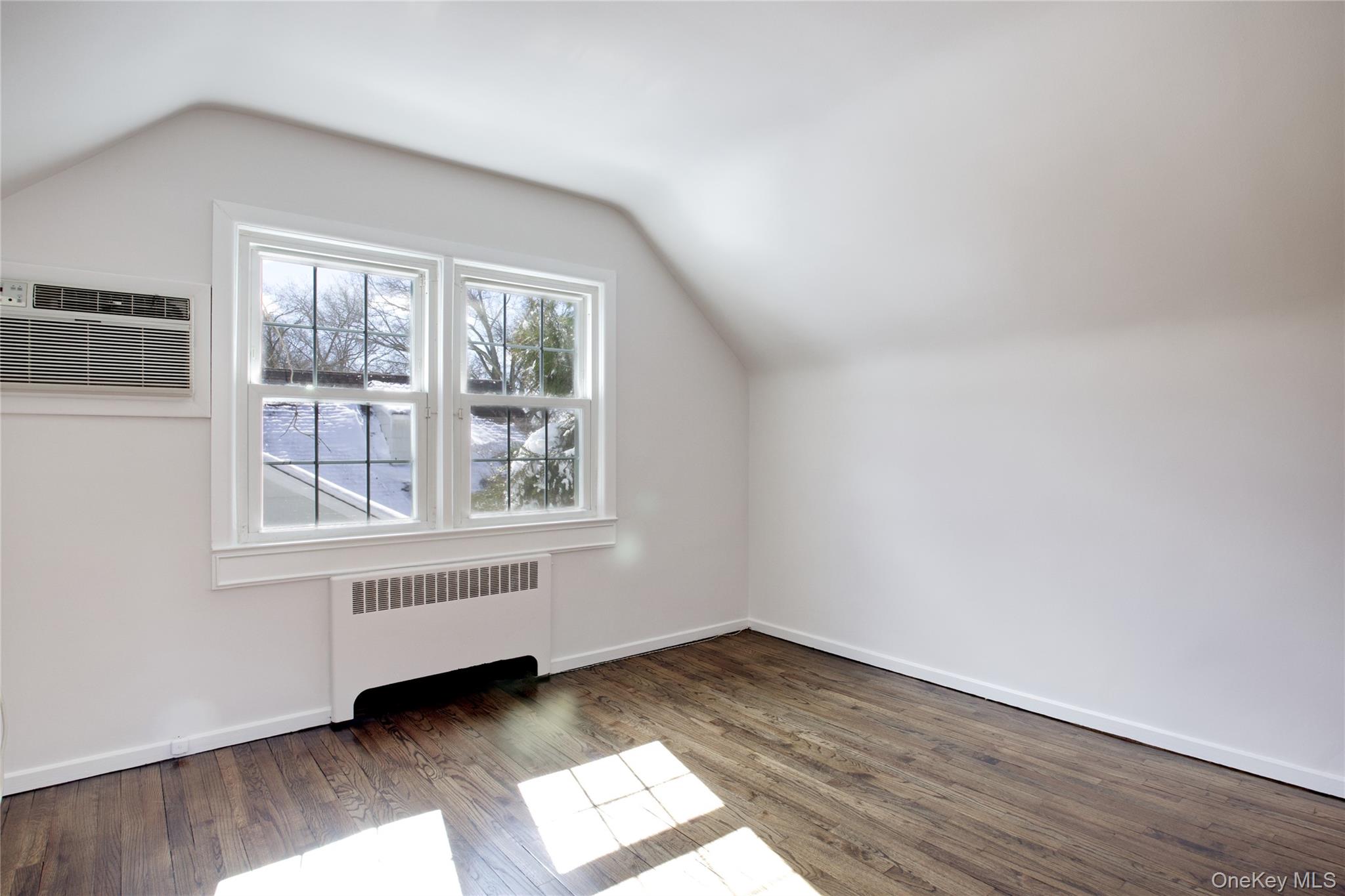 27 Avalon Road Garden City, NY 11530 - Photo 22 of 31 2nd floor guest bedroom