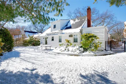 $1,225,000 | 27 Avalon Road, Garden City, NY 11530