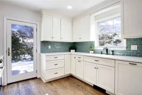 $1,225,000 | 27 Avalon Road, Garden City, NY 11530