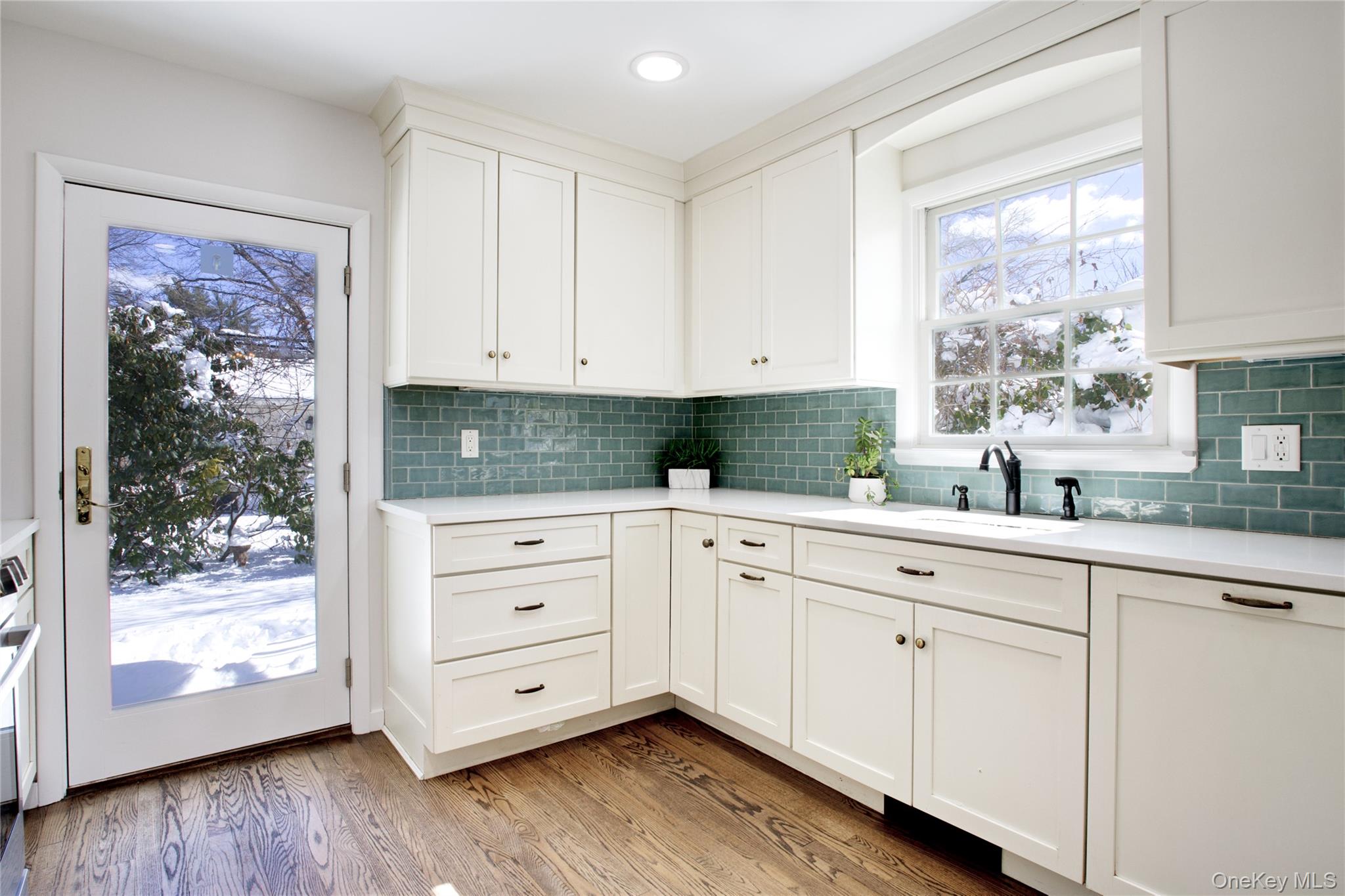 27 Avalon Road Garden City, NY 11530 - Photo 9 of 31