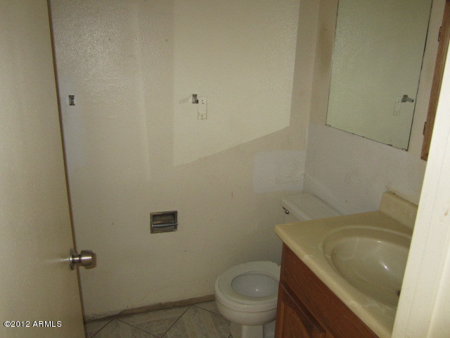 4315 East Vineyard Road Phoenix, AZ 85042 - Photo 23 of 25 Bath 2
