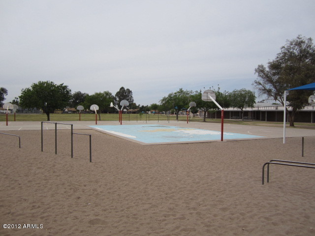 4315 East Vineyard Road Phoenix, AZ 85042 - Photo 9 of 25 023-247410 - Basketball courts