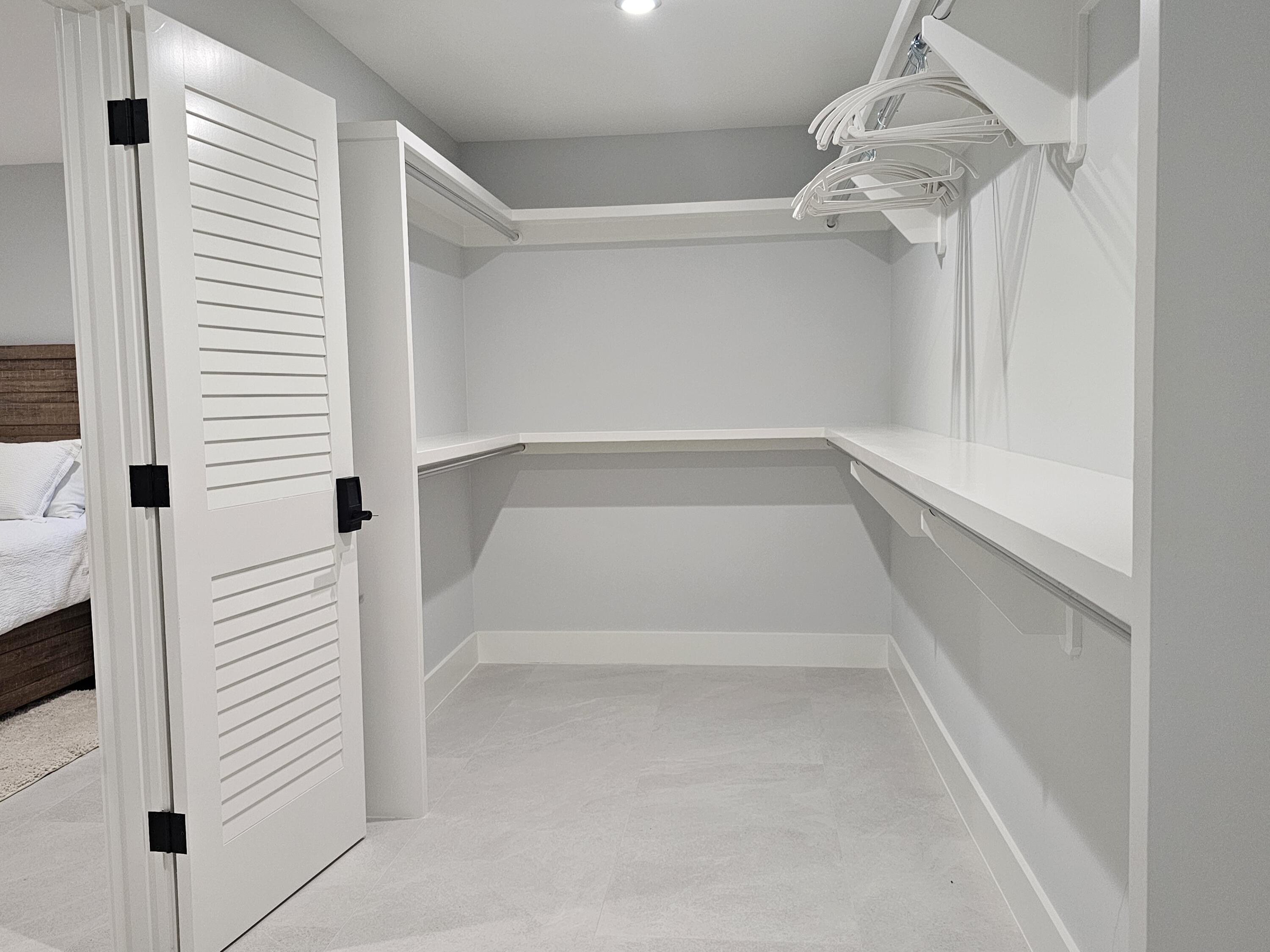 41 Sunset Road Key Largo, FL 33037 - Photo 29 of 61 primary walk in closet