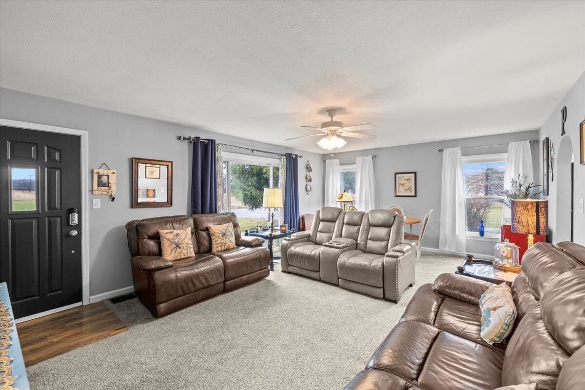 4670 Co Road Bellefontaine, OH 43311 - Photo 6 of 37 06-Living Room