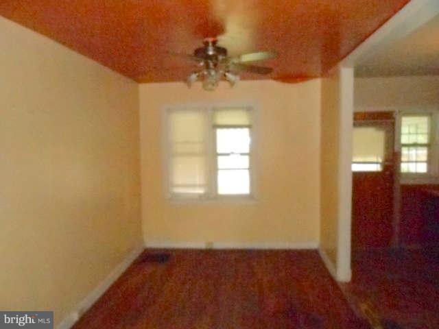 618 Roundview Road Baltimore, MD 21225 - Photo 3 of 12 Dining Room