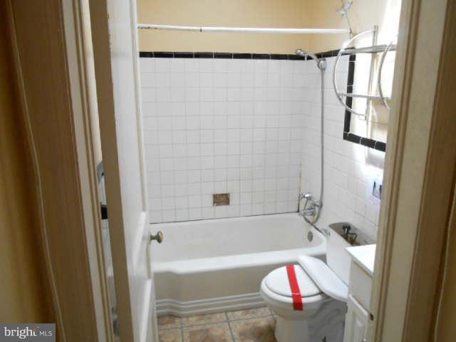 618 Roundview Road Baltimore, MD 21225 - Photo 9 of 12 Bath