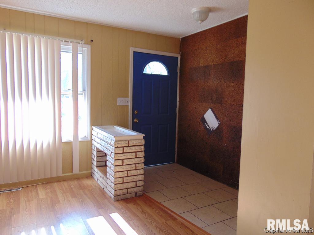 2321 Cincinnati Avenue Springfield, IL 62702 - Photo 3 of 12
